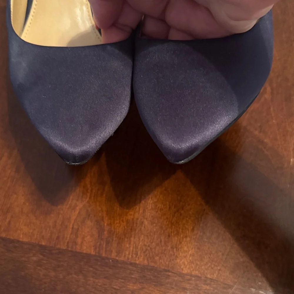 Classic Pointed-Toe Women's Pumps in Navy